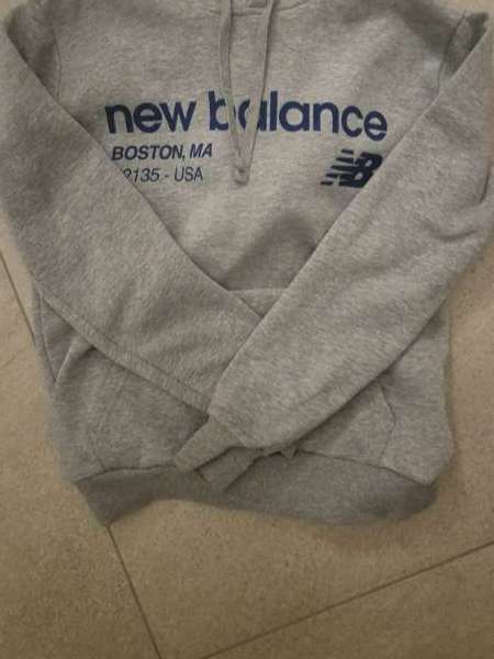 NB peysa