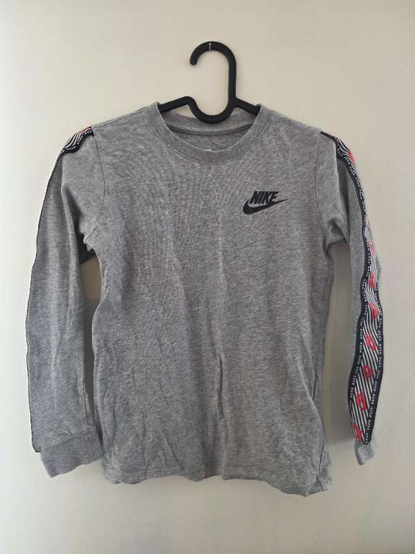 Nike grár síðermabolur