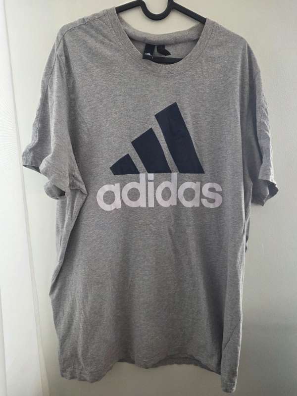 Adidas stuttermabolur herra grár