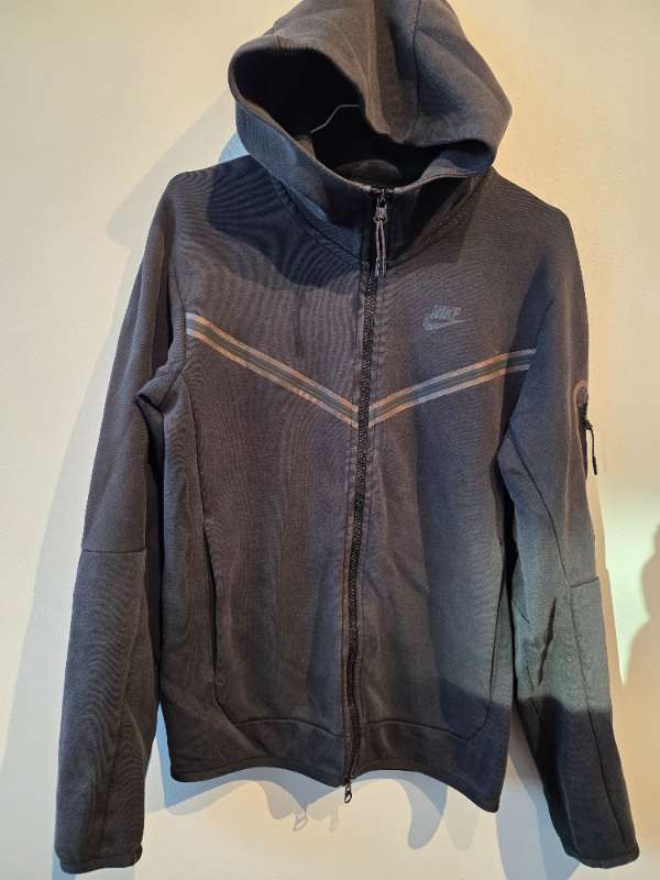 Nike tec Hettupeysa svört
