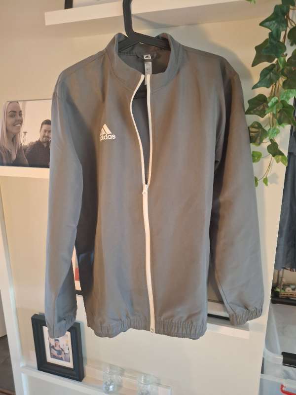 Adidas vindjakki