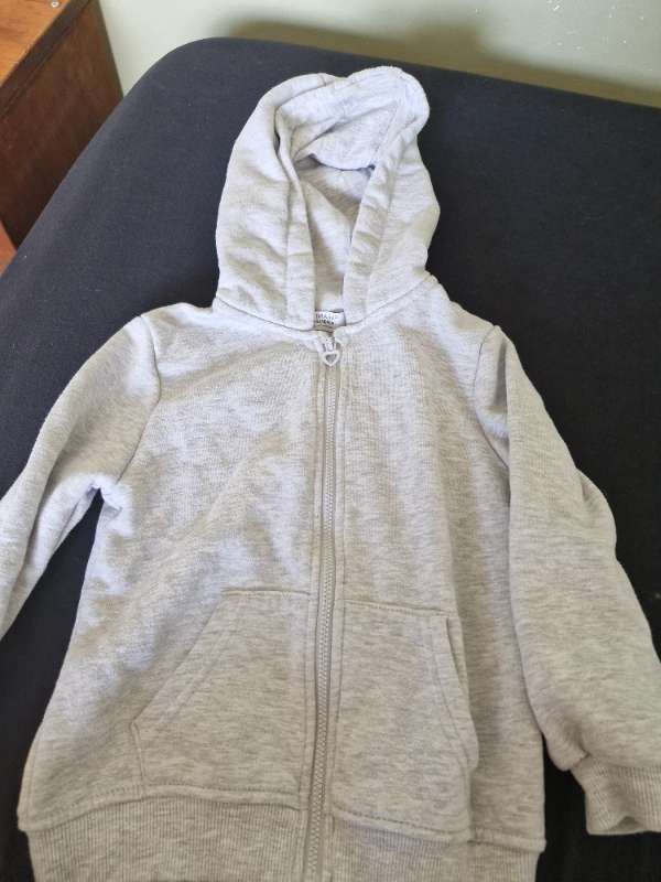 Primark grá peysa