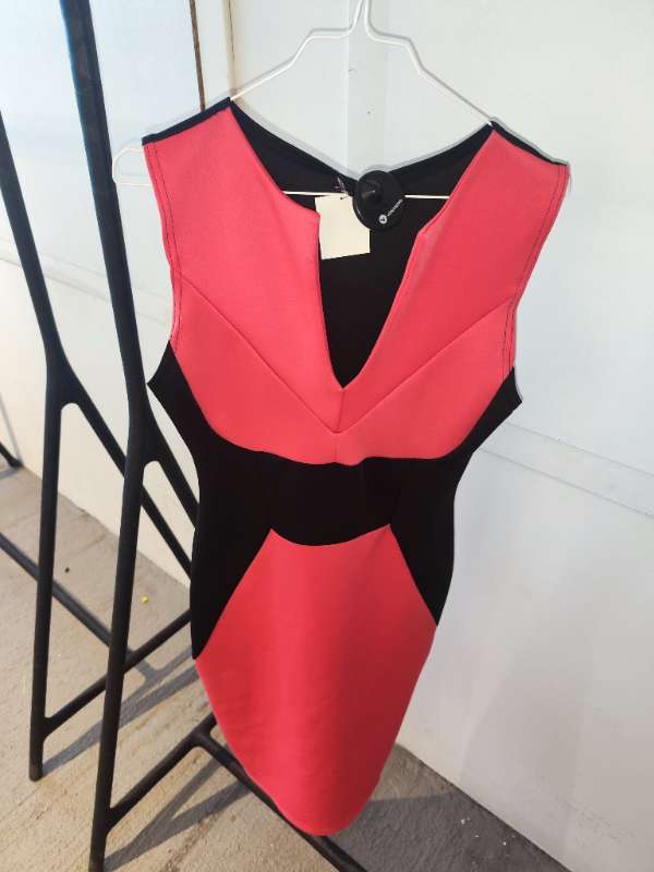 Bleikur/svartur FIGA kjóll