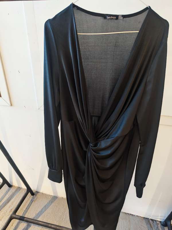 Svartur kjóll BooHoo