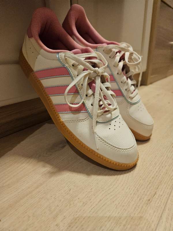 Adidas skór hvítir og bleikir
