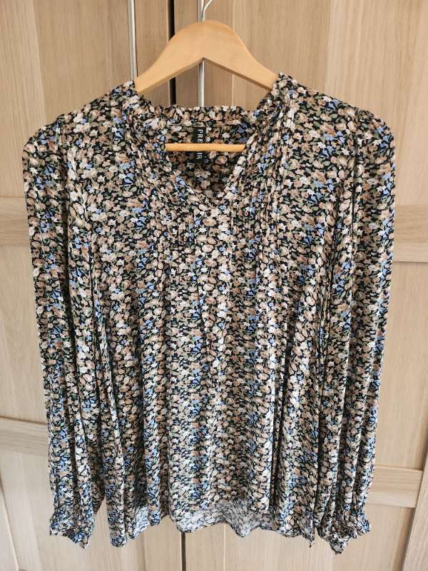 Blússa rósótt