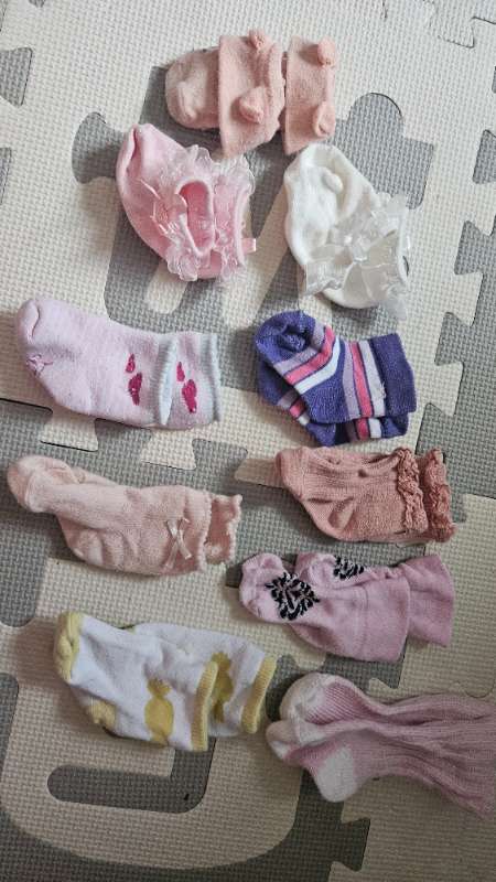 10 pairs of girl socks