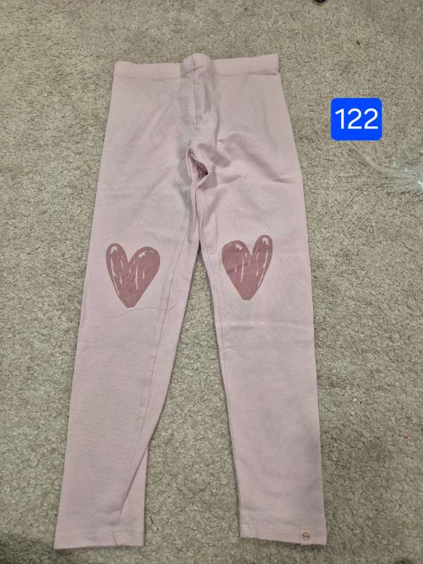 Ljósbleikar leggingsbuxur með hjörtum