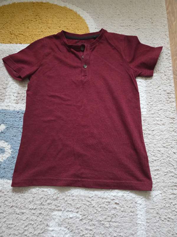 Burgundy tshirt