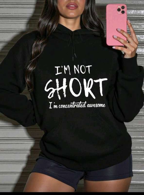 Im not short peysa - svört