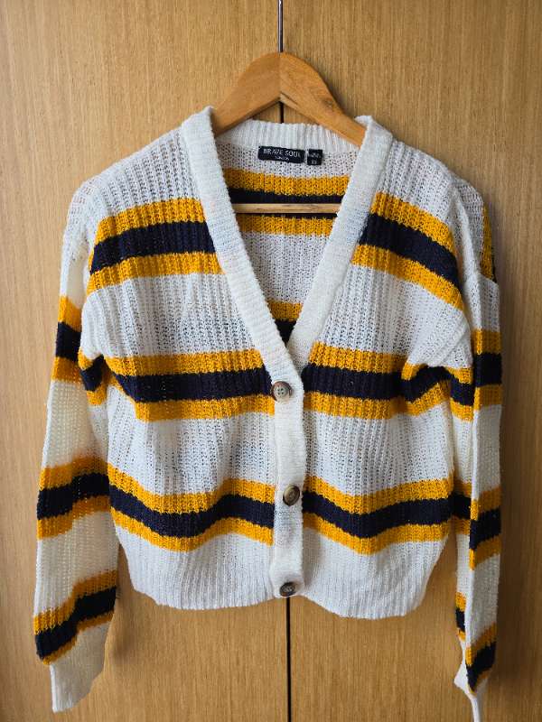 White/yellow cardigan