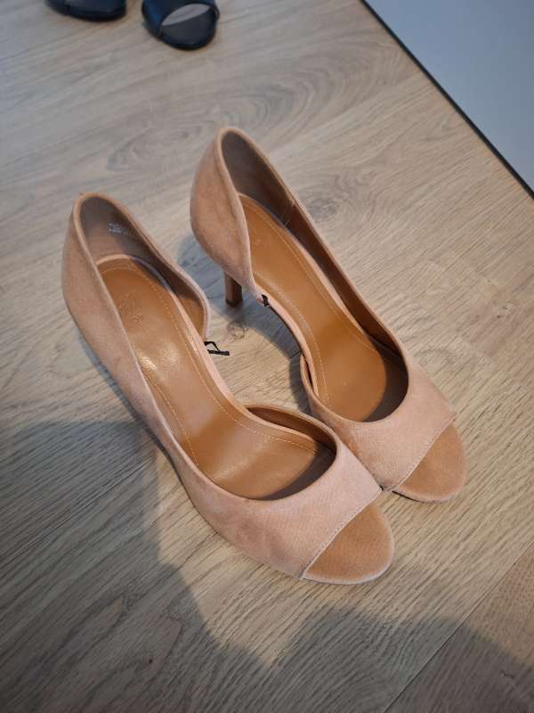Beige hælar