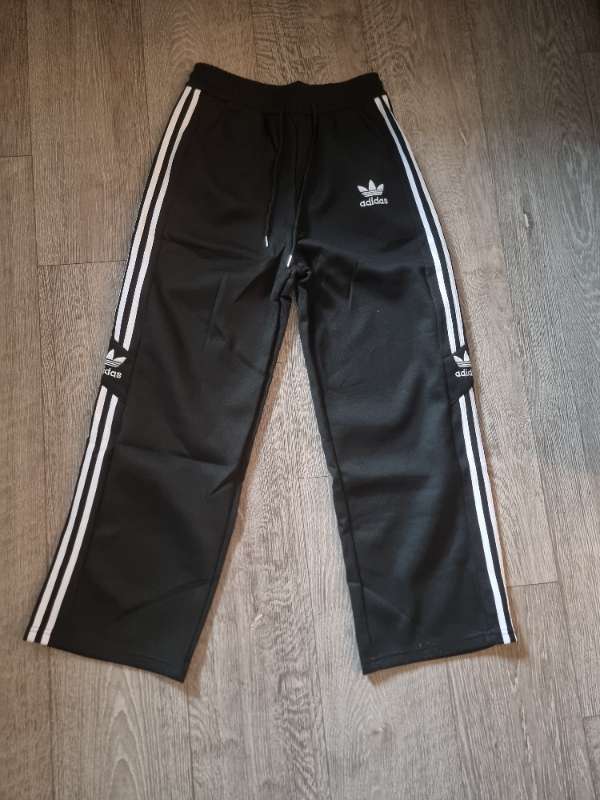 Adidas svartur kósý buxur