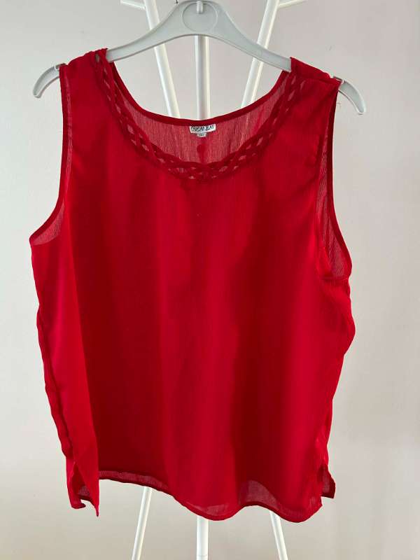 Skyrta rauð ermalaus