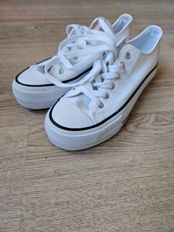 White sneakers 39