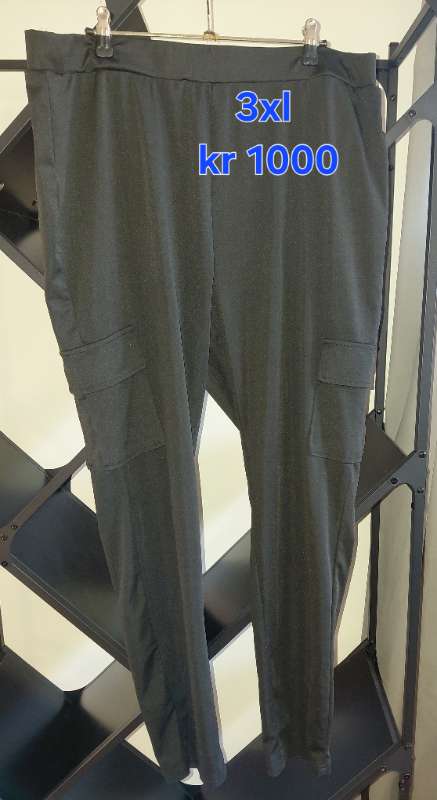 Svartar buxur hliðavasar