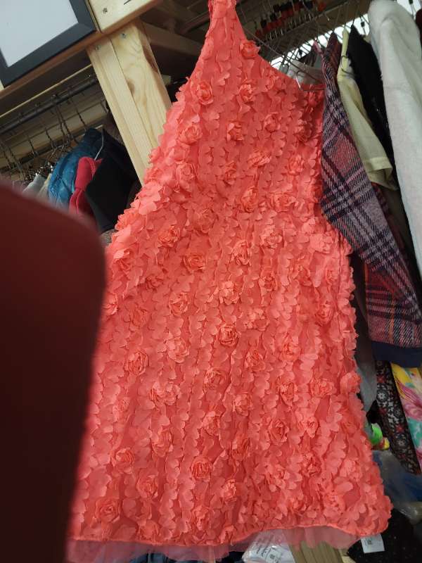 Bleikur blòma kjól