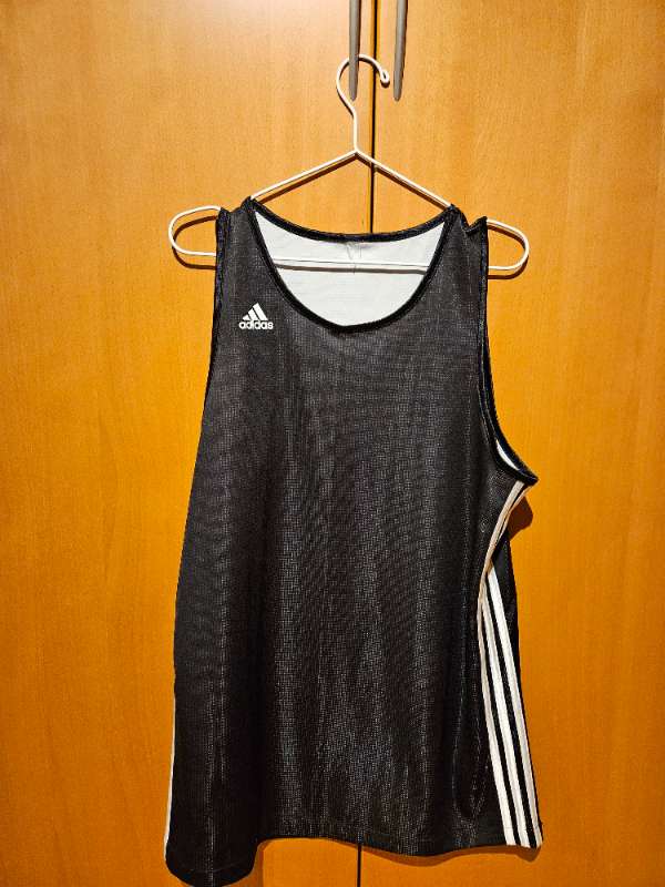 Adidas - íþróttabolur