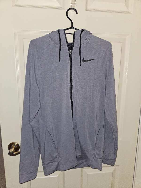 Nike Hettupeysa Grá