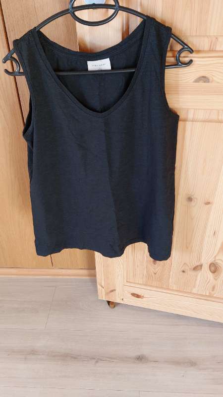 FREE/QUENT svartur toppur