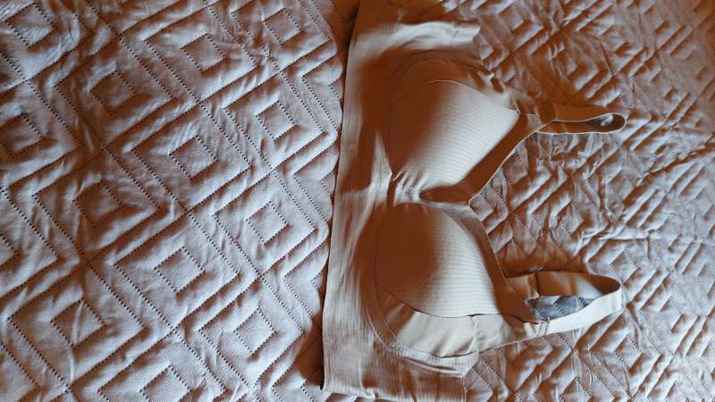 Brjósthaldari brúnn