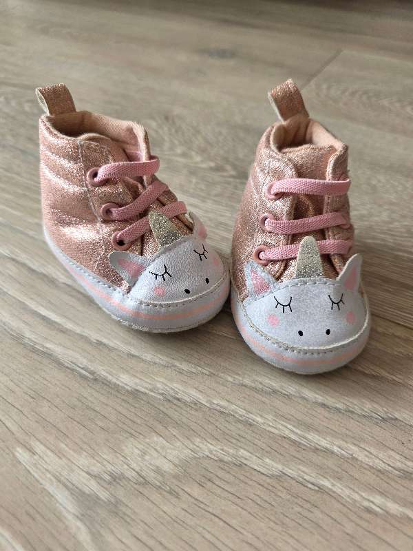 Bleikir unicorn skór