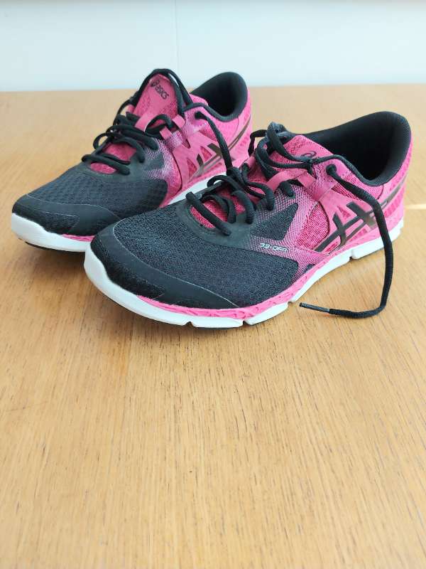 Asics skór
