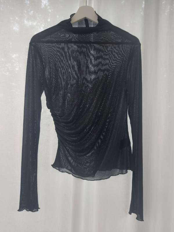 Svartur mesh bolur