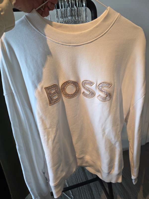 Boss peysa
