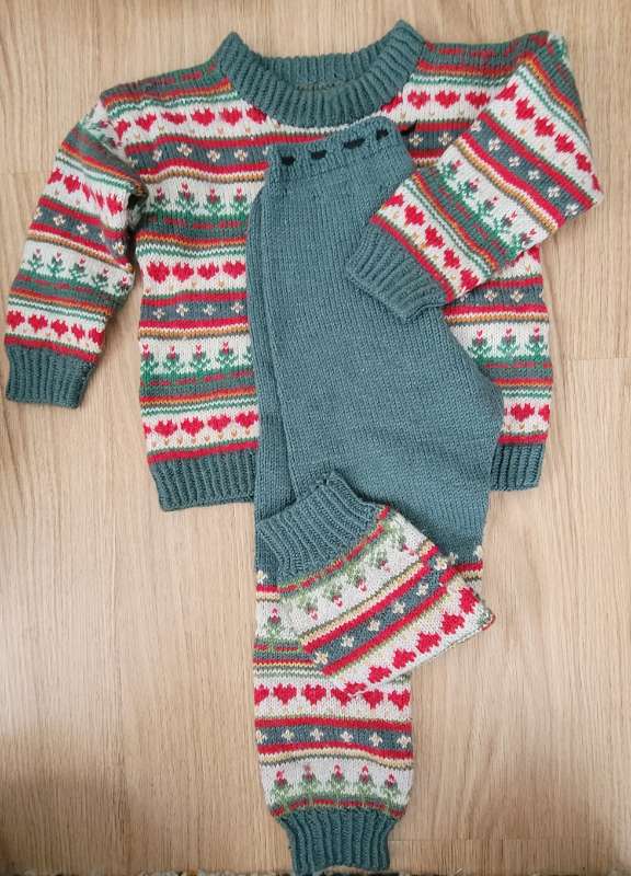 Knitted winter set HANDICRAFT