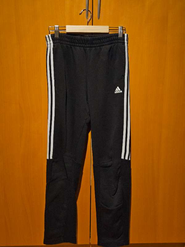 svartar adidas buxur