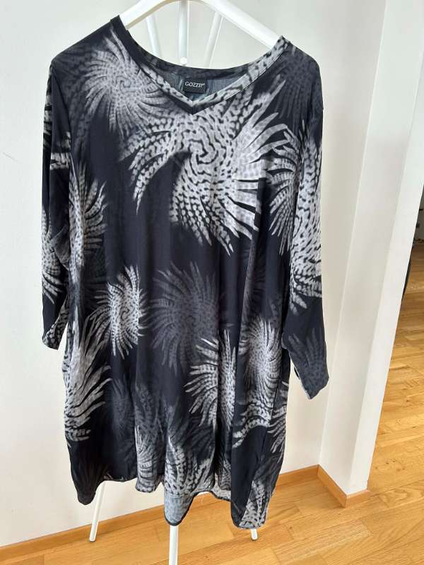 Kjóll svartur og grár