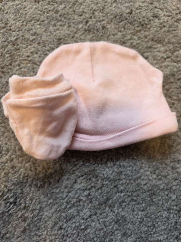 hat and gloves pink