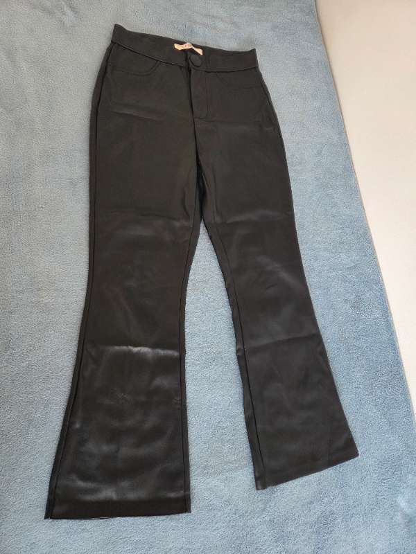 Cindy.H Paris Women’s Black Faux Leather Flared