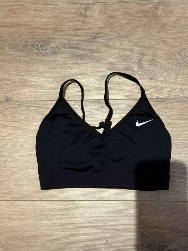 svartur nike toppur - AMG