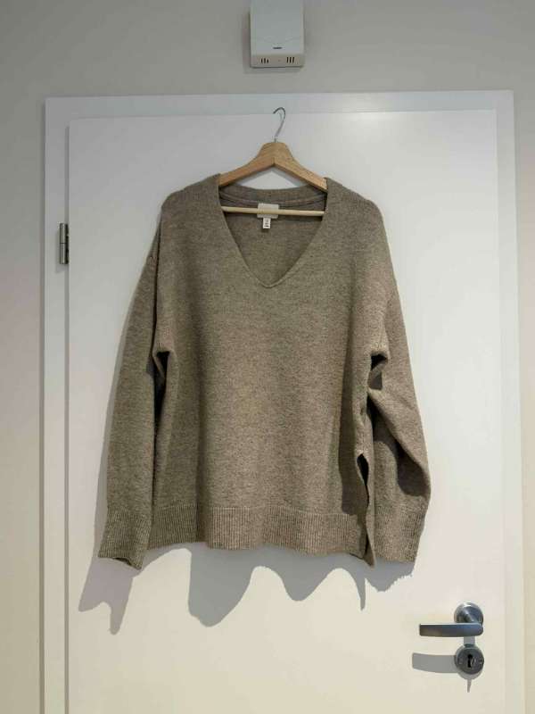 brún peysa HM - AMG