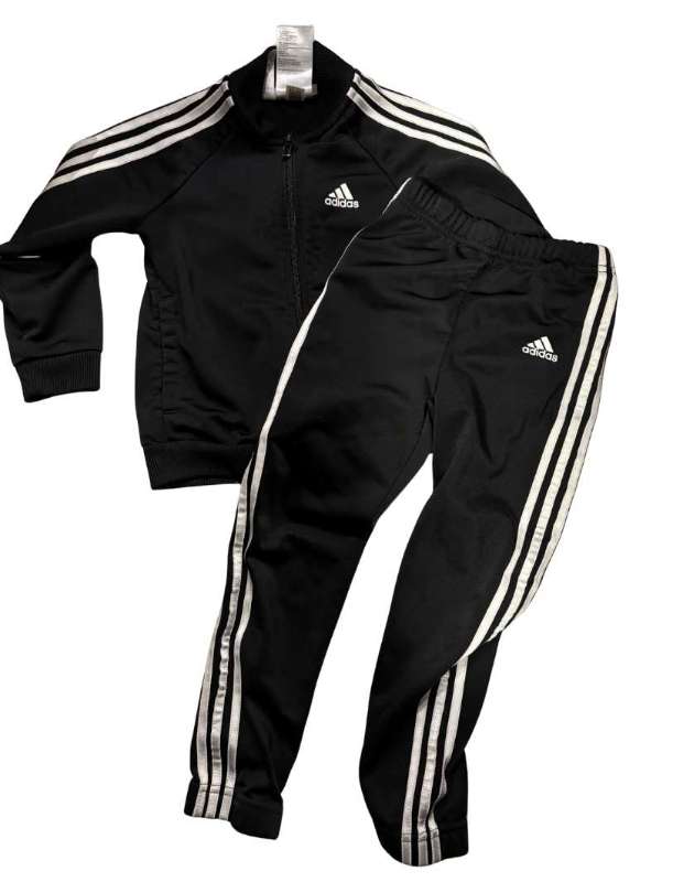 Svartur Addidas jogginggalli