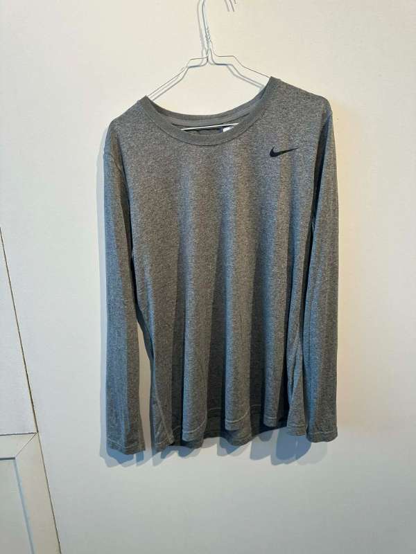 Grár Nike síðerma