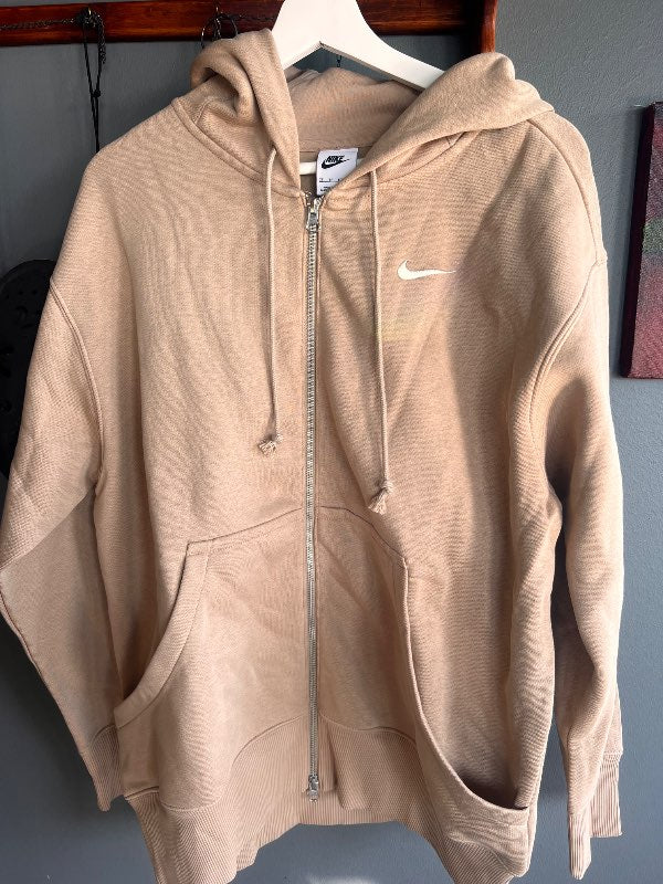 Ljós Nike peysa rennd