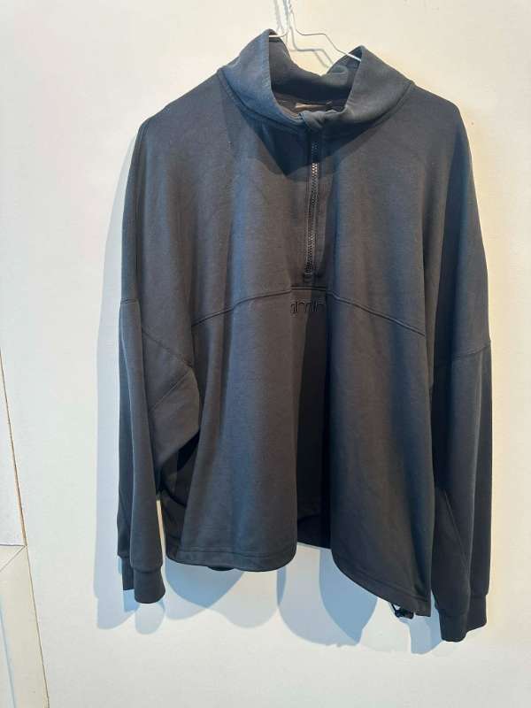 Aimin hálfrennd peysa -svört