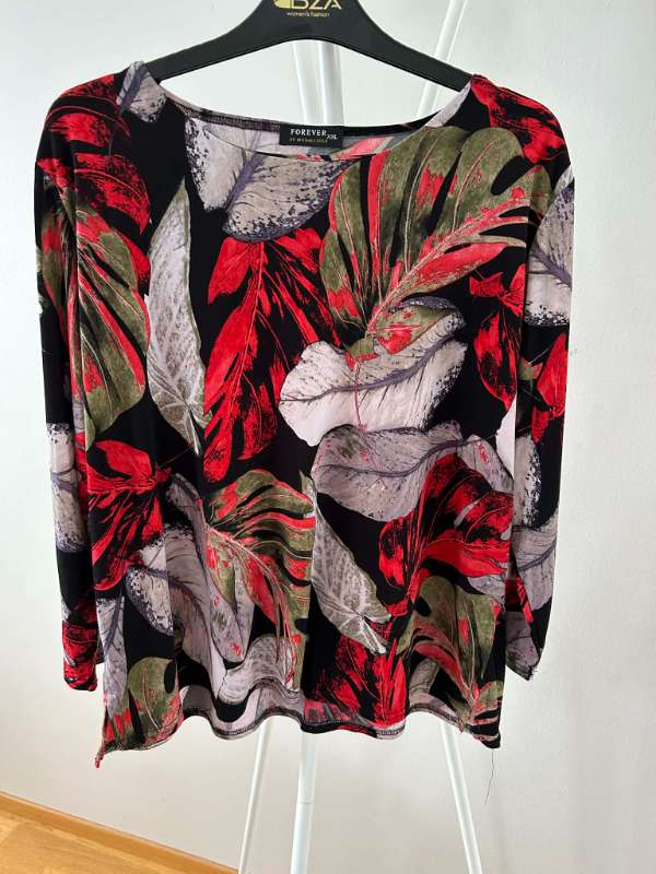 Peysa rósótt svört og rauð