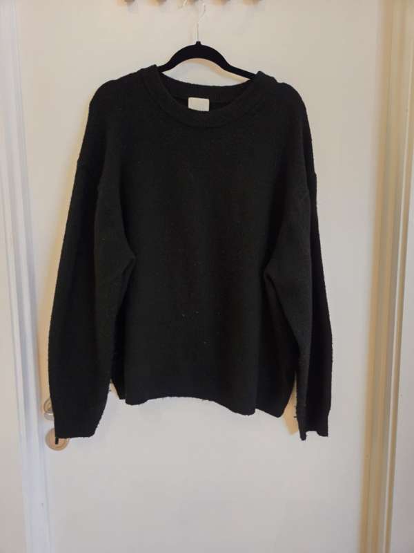 HM svört peysa XL
