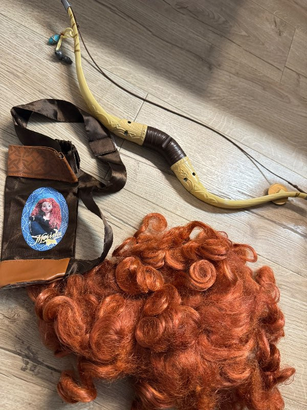 Merida hárkollur og bogi