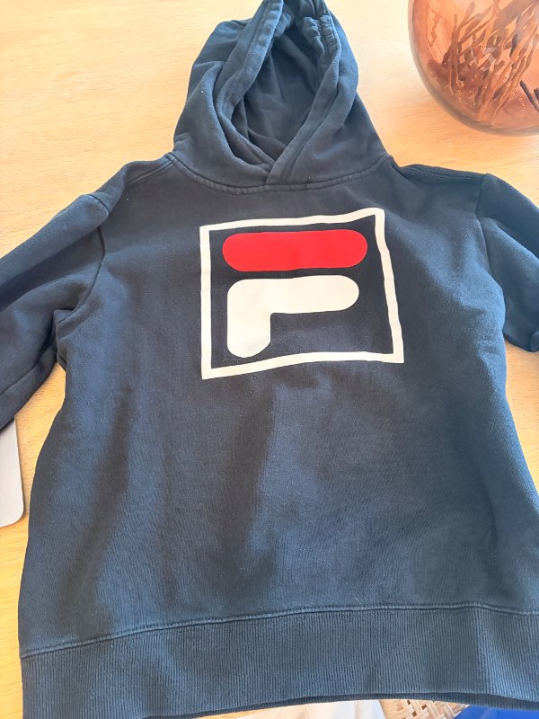 Fila peysa