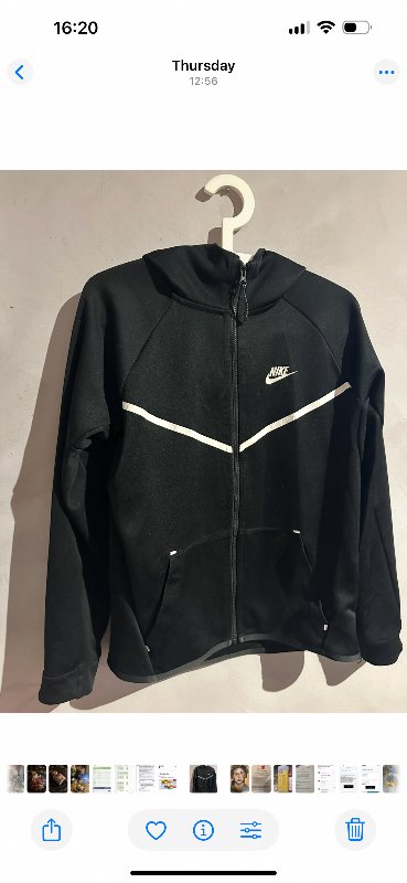 Nike rennd hettupeysa