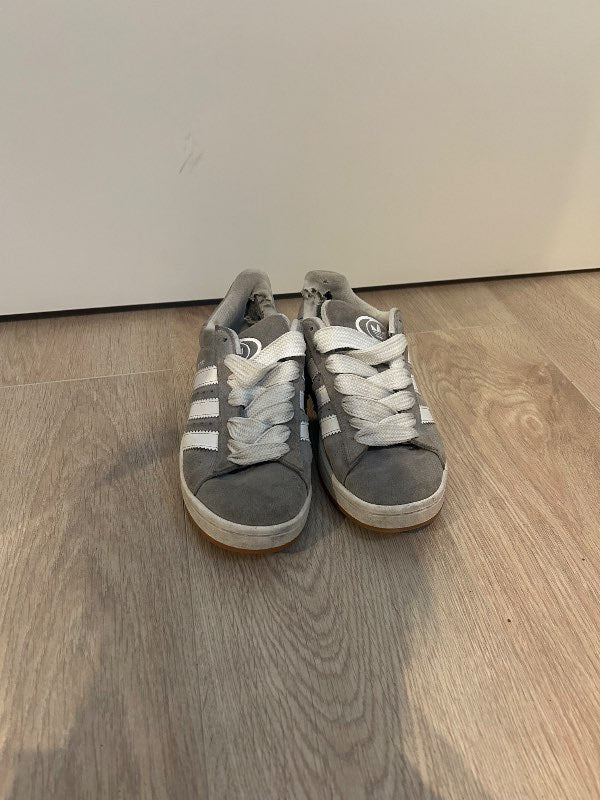 Adidas skór