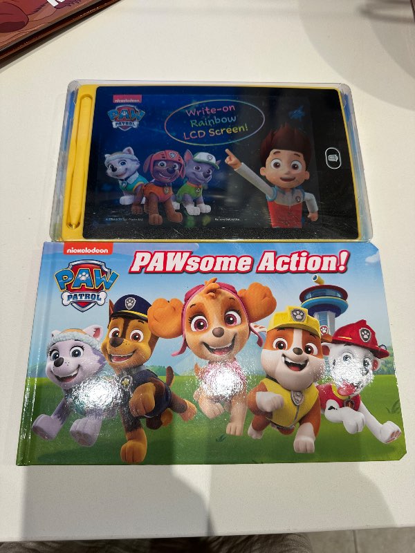 Bók Hvolpasveit teikniskjár