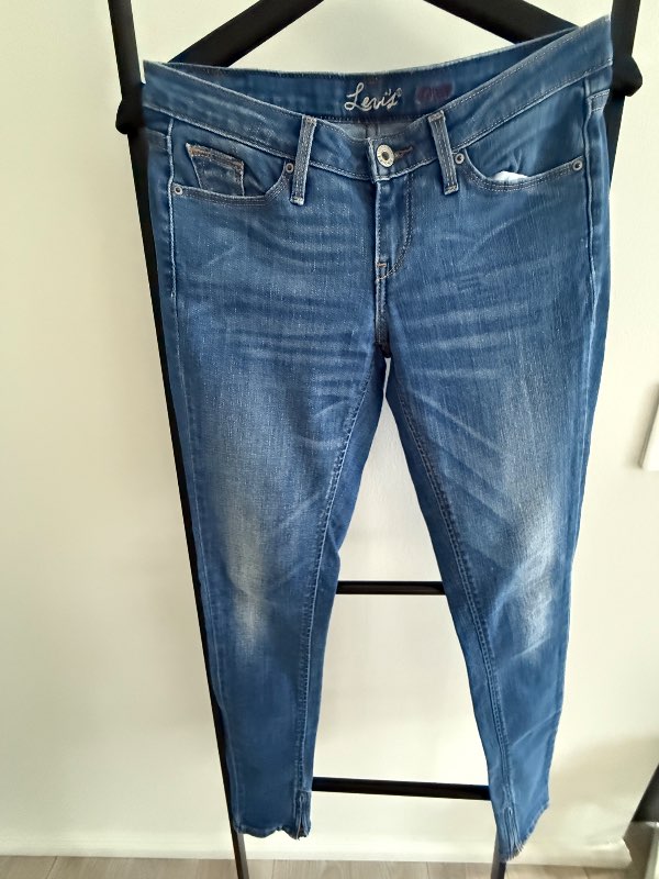 LEVIS WOMEN'S JEANS