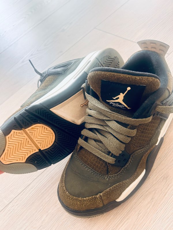 Nike Jordan 4 olives