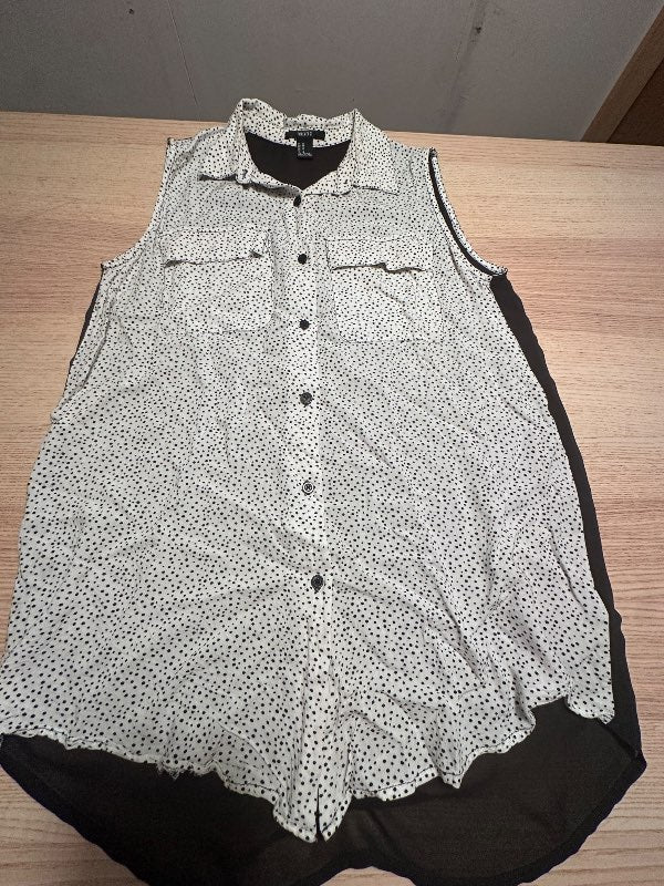 Sleeveless shirt